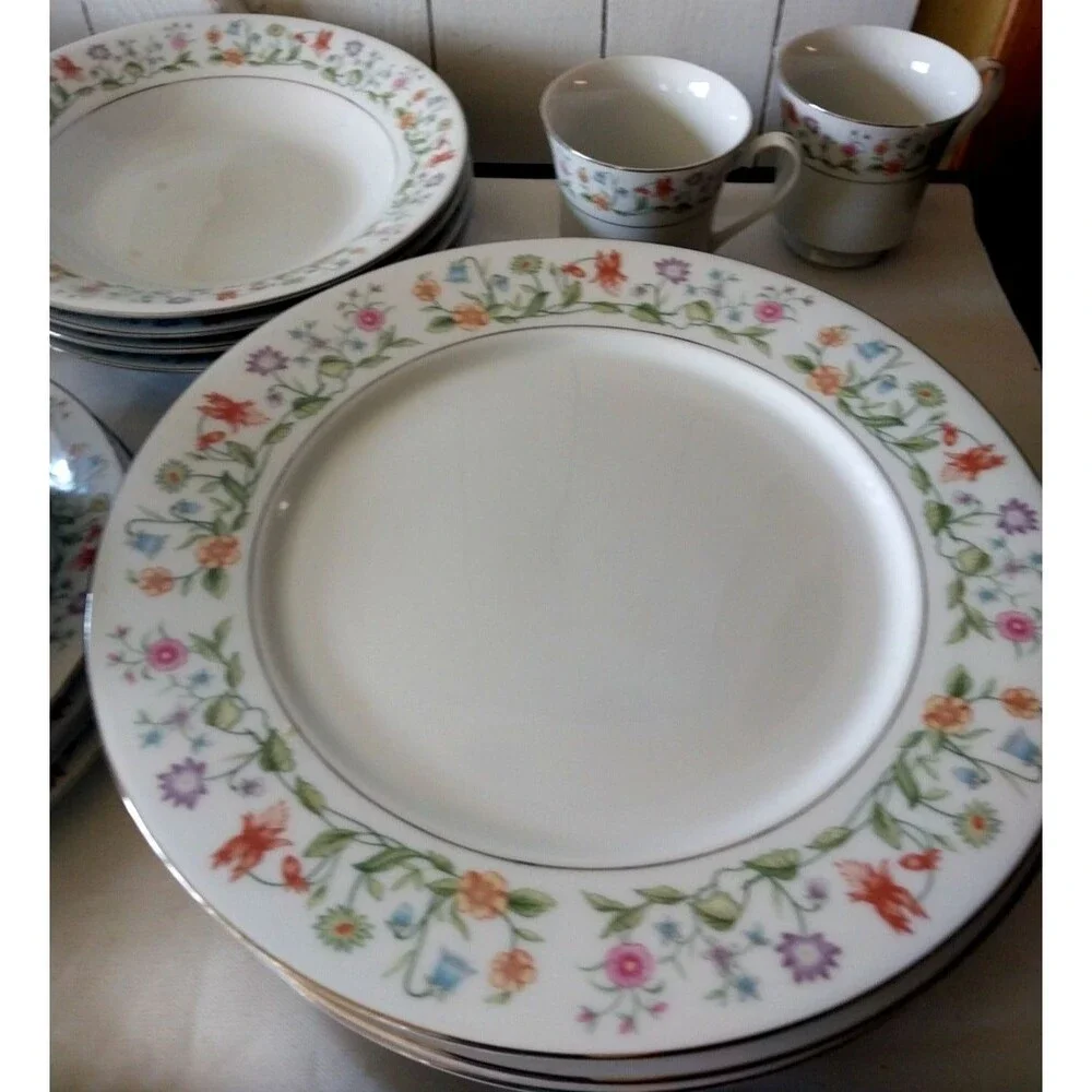 The Ashley Overseas Eternal Love 20 Piece Dish Set. Cups Bowls, Plates, Saucers.